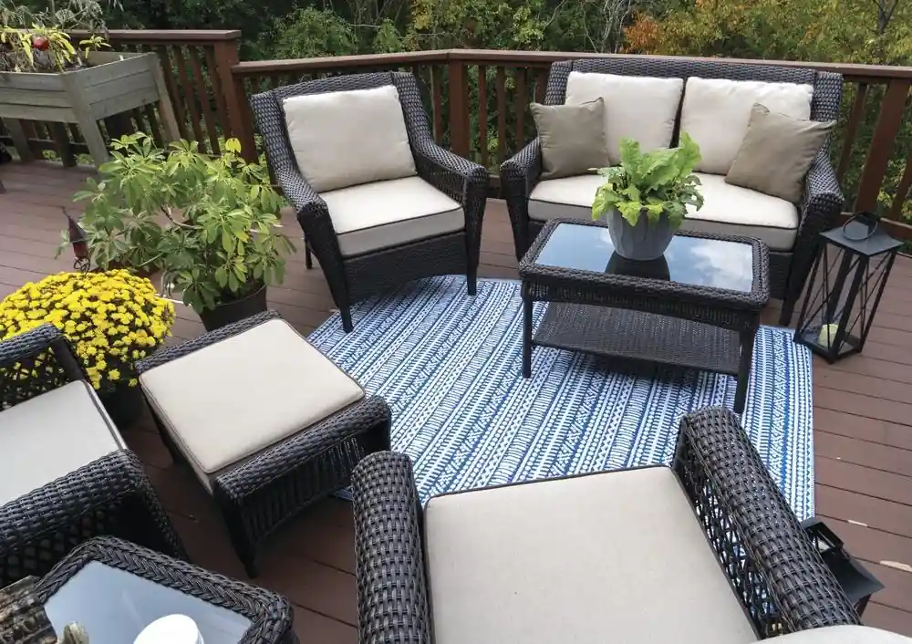 Indoor/Outdoor 5‘x7‘ Woven Patio Rug - Assorted Styles