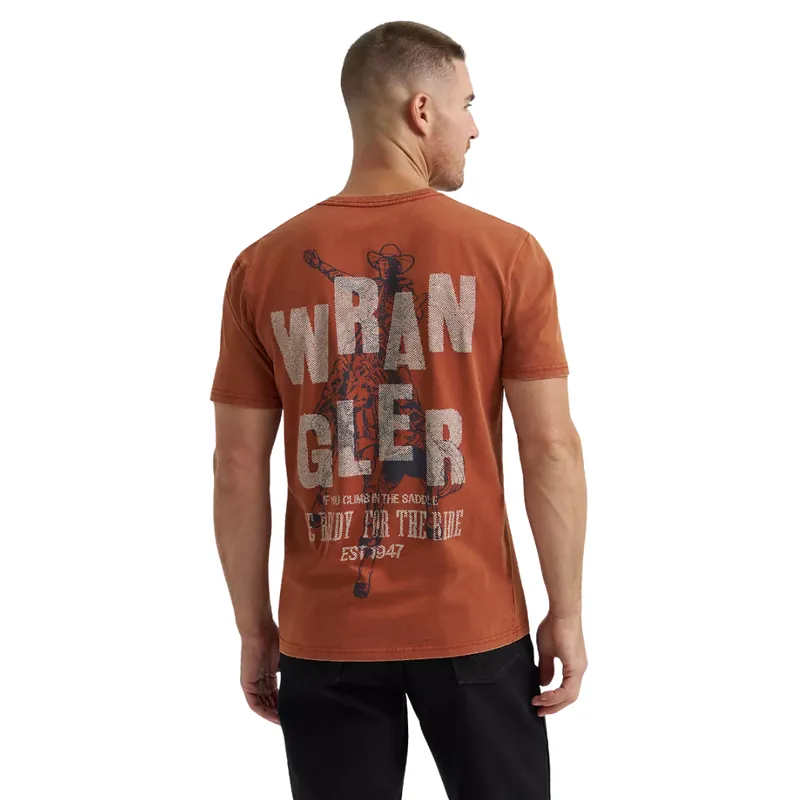 Wrangler Men‘s S26 Ready For The Ride Wrangler Graphic T-Shirt Brown