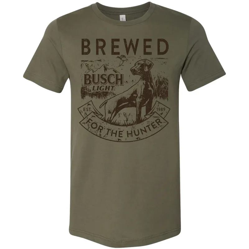 Brew City Men‘s S26 Short Sleeve Busch Light Brewed for the Hunter with Dog Scene T-shirt Military Green