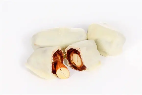 White Chocolate Covered Dates with Almonds 500g (17.64 oz)
