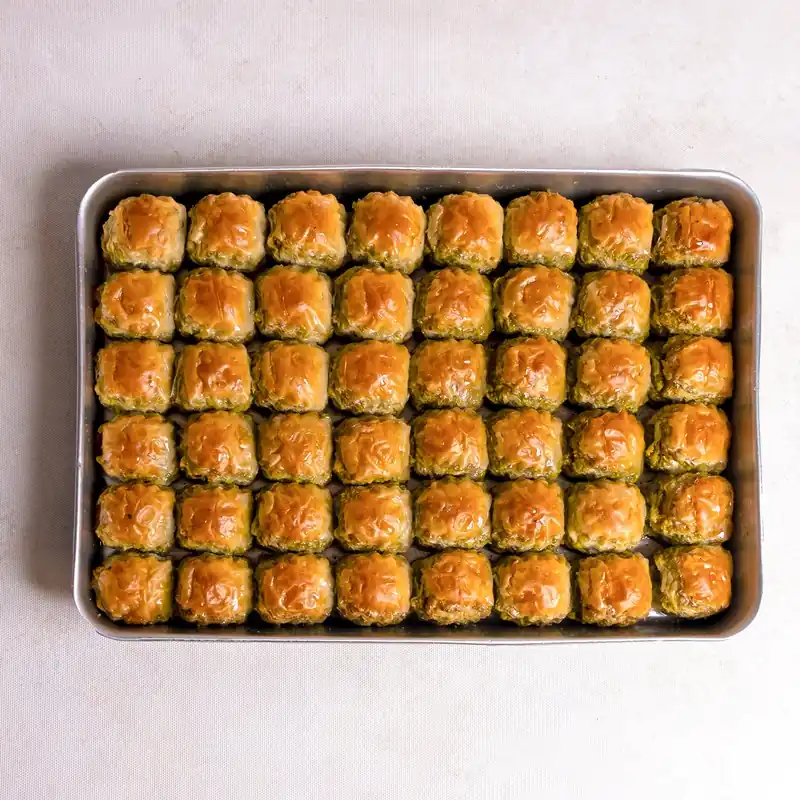 Petek 1942 Mussel Shape Baklava with Pistachio 1350g (47.6 oz)